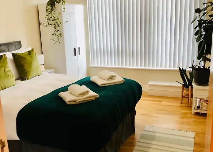 Modern 2 Bedroom Apartment 1 Min From Metro