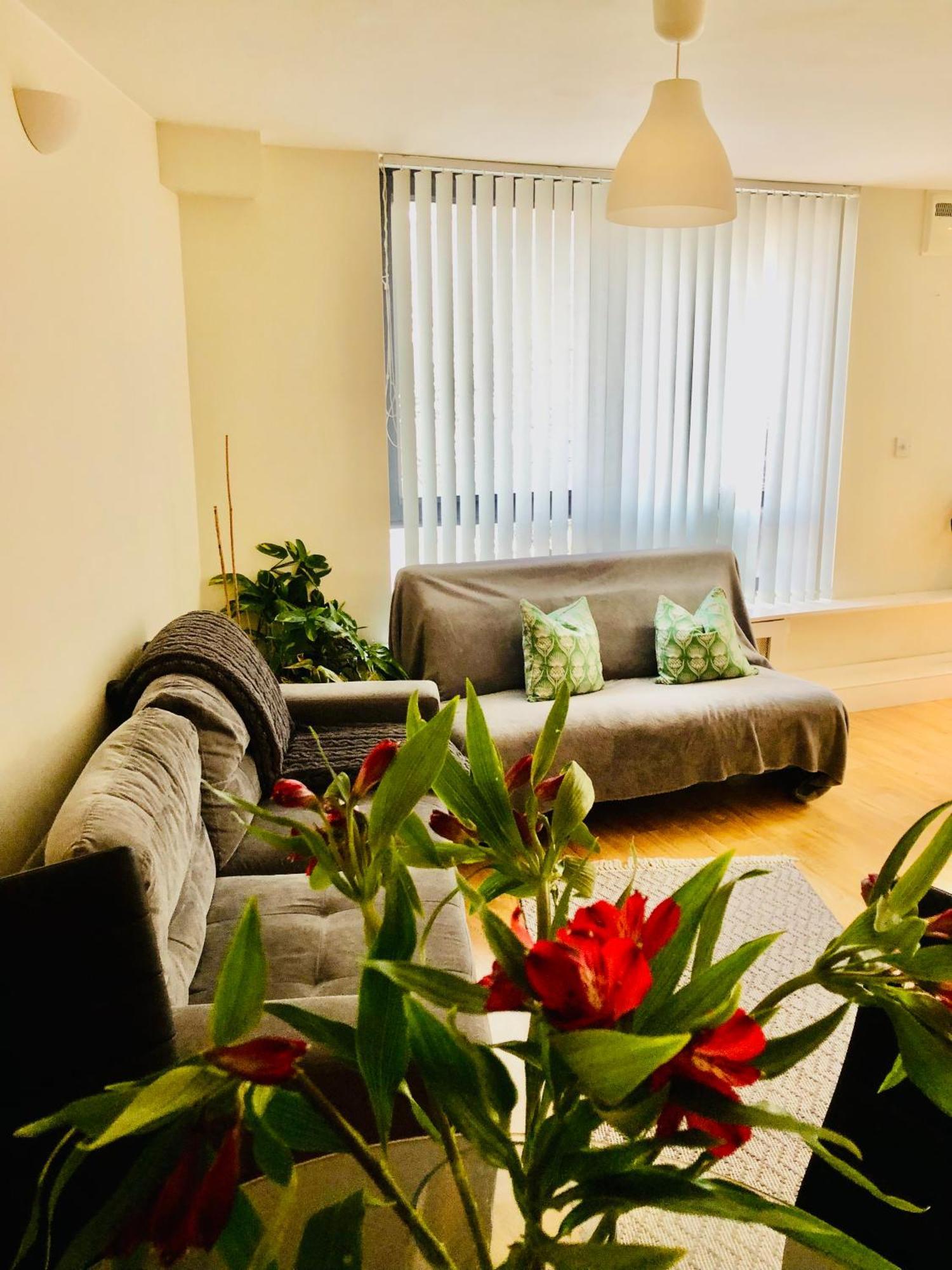 Modern 2 Bedroom 1 Min From Metro Apartment *