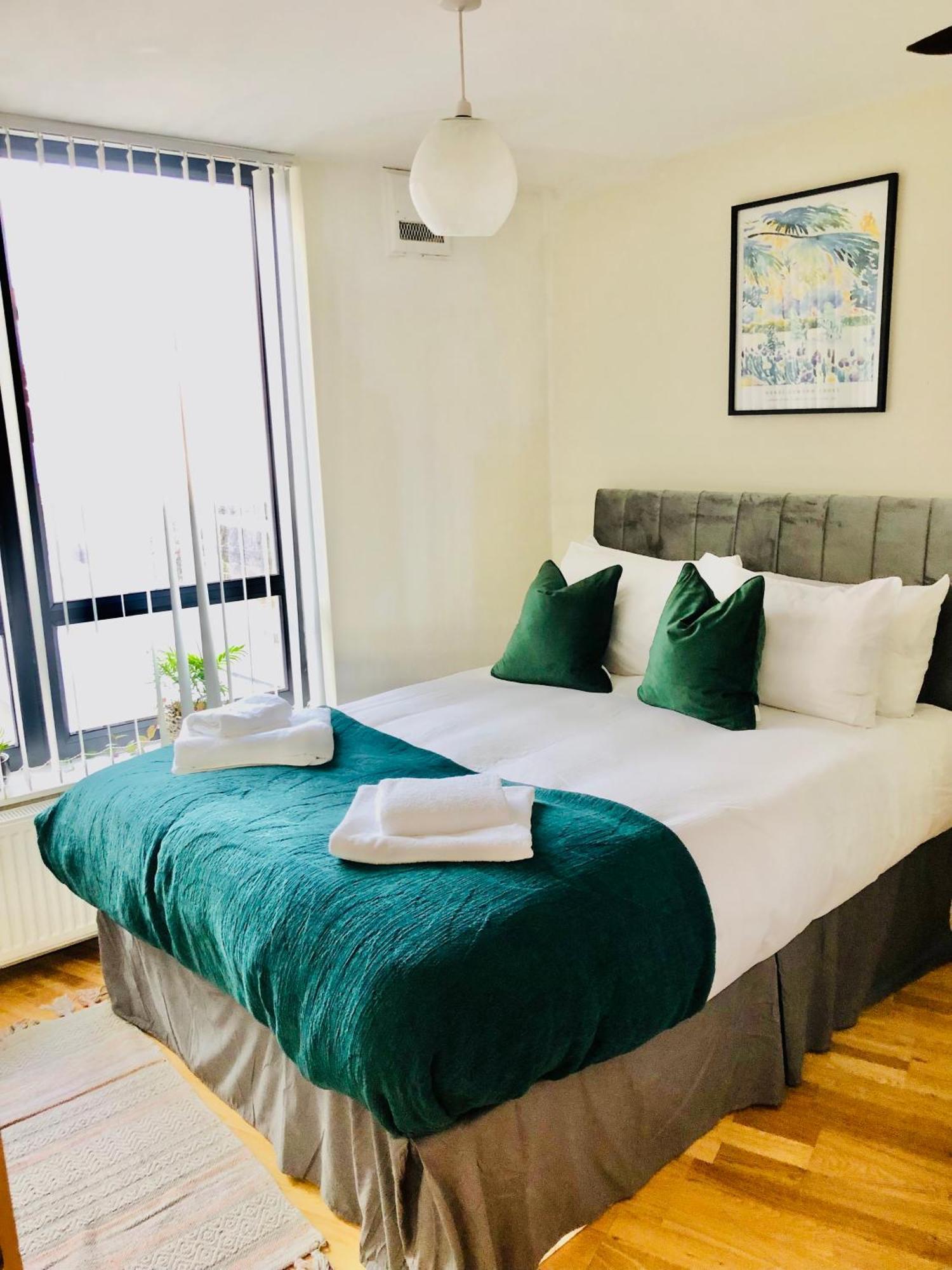 Apartment Modern 2 Bedroom 1 Min From Metro London